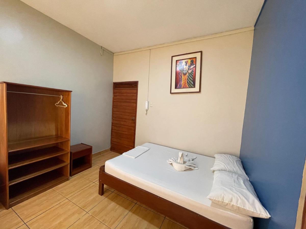 Alojamiento Tahuari Iquitos Buitenkant foto